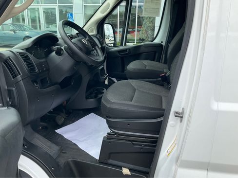 Used 2024 RAM ProMaster 2500 w/ Convenience Group FWD image 5