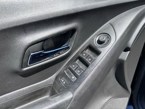 Used 2021 Chevrolet Trax LT w/ Sport Edition image 11