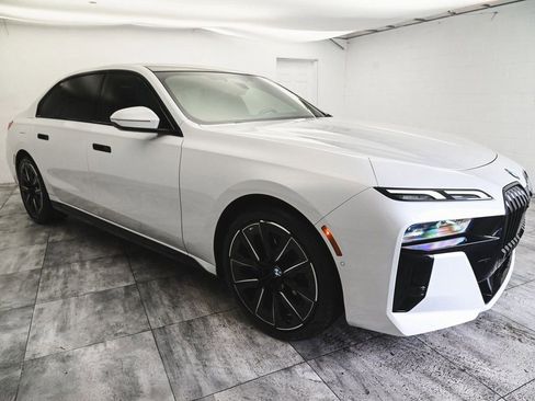 Used 2023 BMW 760i xDrive 760i xDrive image 3