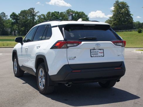 Used 2025 Toyota RAV4 XLE w/ Convenience Package FWD image 16