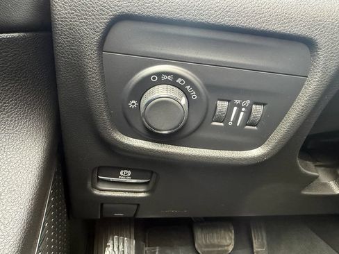 Used 2024 Jeep Grand Cherokee L Altitude AWD/4WD image 15