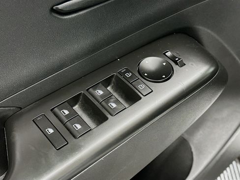 Used 2025 Hyundai Kona SEL AWD/4WD image 15