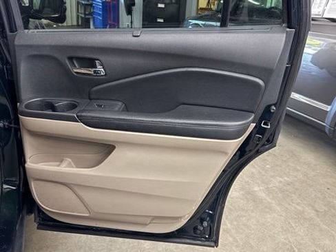 Used 2017 Honda Pilot Touring image 35