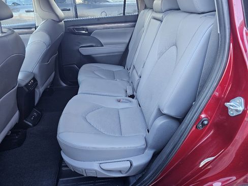Used 2020 Toyota Highlander Limited image 39