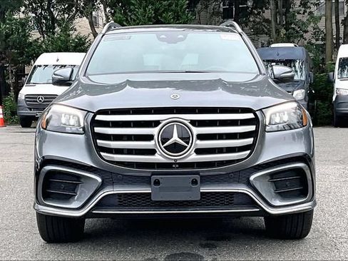 Used 2025 Mercedes-Benz GLS 450 4MATIC image 2