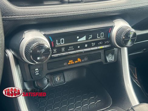 Used 2025 Toyota RAV4 XLE AWD/4WD image 24