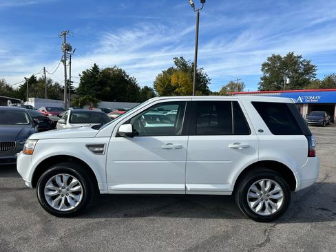 Used 2015 Land Rover LR2 HSE image 32