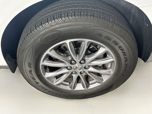 Used 2023 Buick Enclave Essence image 11