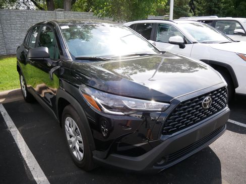 Certified 2025 Toyota Corolla Cross L AWD/4WD image 4