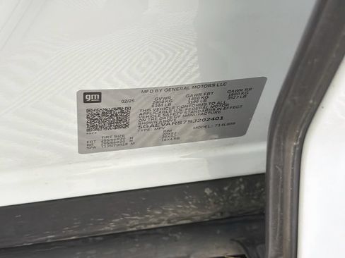 Used 2025 Buick Enclave Preferred AWD/4WD image 36