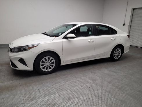 Used 2023 Kia Forte LX image 2