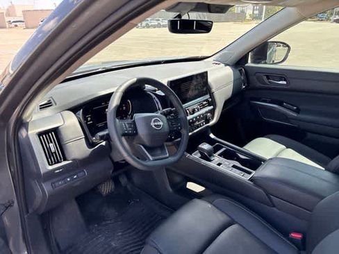 Used 2026 Nissan Pathfinder SL w/ SL Premium Package FWD image 9