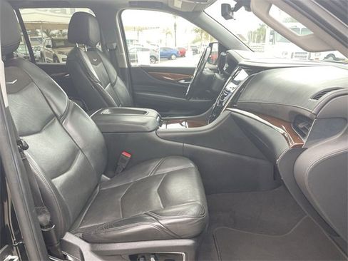 Used 2020 Cadillac Escalade Luxury image 30