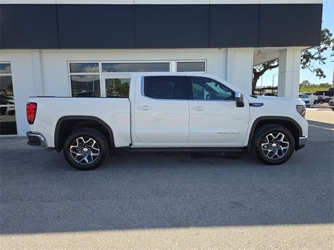 New 2026 GMC Sierra 1500 SLE w/ Preferred Package image 7