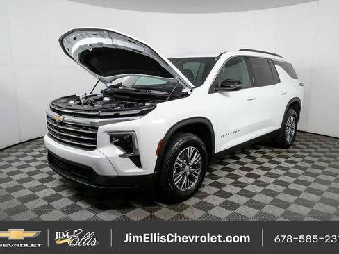 Certified 2025 Chevrolet Traverse LT FWD image 33