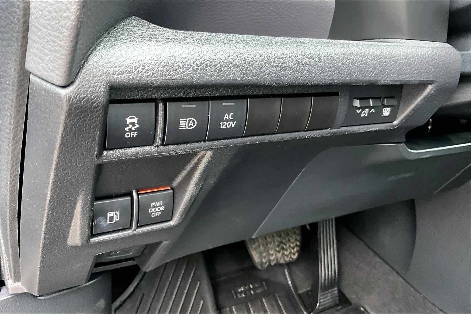 Used 2023 Toyota Sienna XSE w/ XSE Plus Package AWD/4WD image 33