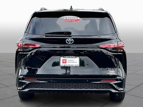 Used 2021 Toyota Sienna XSE w/ XSE Plus Package image 4