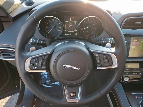 Used 2018 Jaguar F-PACE S image 20