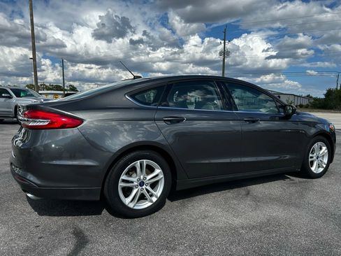 Used 2018 Ford Fusion SE w/ Fusion SE Technology Package image 15