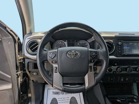 Used 2019 Toyota Tacoma SR5 AWD/4WD image 44
