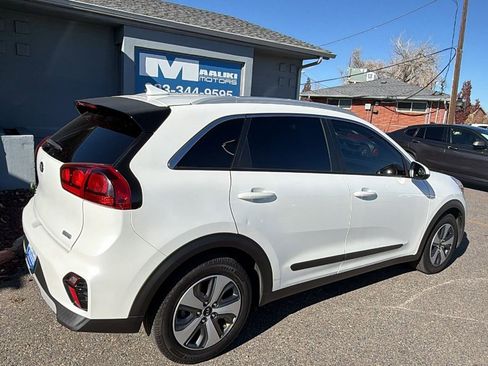 Used 2021 Kia Niro LX image 5