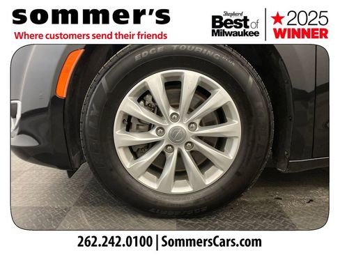 Used 2018 Chrysler Pacifica Touring-L image 23