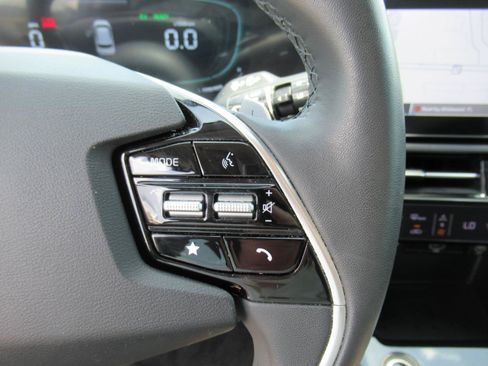 Used 2023 Kia Niro EX FWD image 25