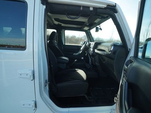 Used 2015 Jeep Wrangler Unlimited Sahara w/ Dual Top Group image 19