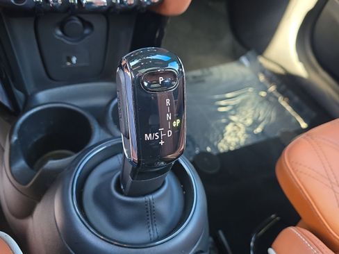 Certified 2023 MINI Cooper S w/ Signature Upholstery Package image 18