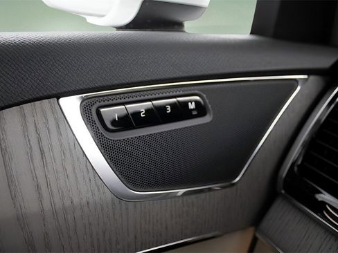 New 2025 Volvo XC90 T8 Plus w/ Protection Package Premier image 23