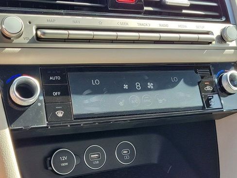 Used 2025 Genesis G70 2.5T image 27