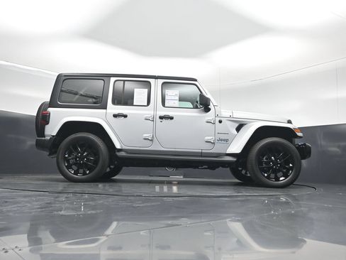 Used 2023 Jeep Wrangler Unlimited Sahara w/ Cold Weather Group AWD/4WD image 45