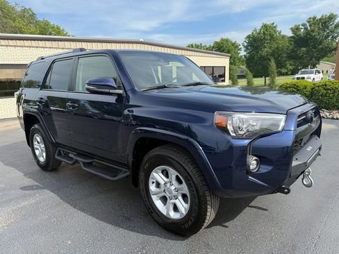 Used 2023 Toyota 4Runner SR5 Premium w/ Moonroof Package AWD/4WD image 4