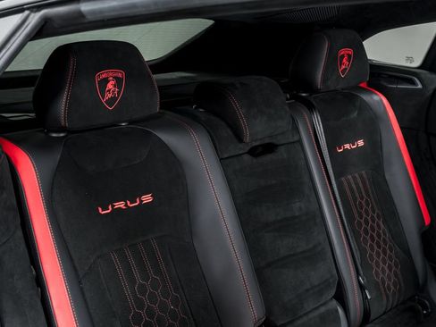 Used 2024 Lamborghini Urus Performante AWD/4WD image 35