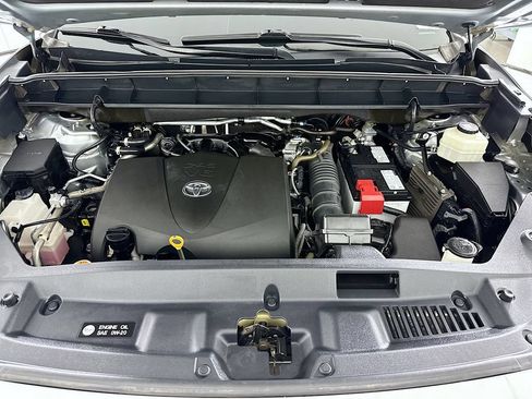 Used 2022 Toyota Highlander XLE AWD/4WD image 30
