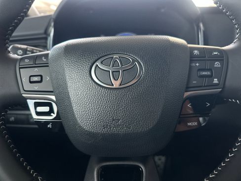 New 2026 Toyota Camry Hybrid FWD image 20