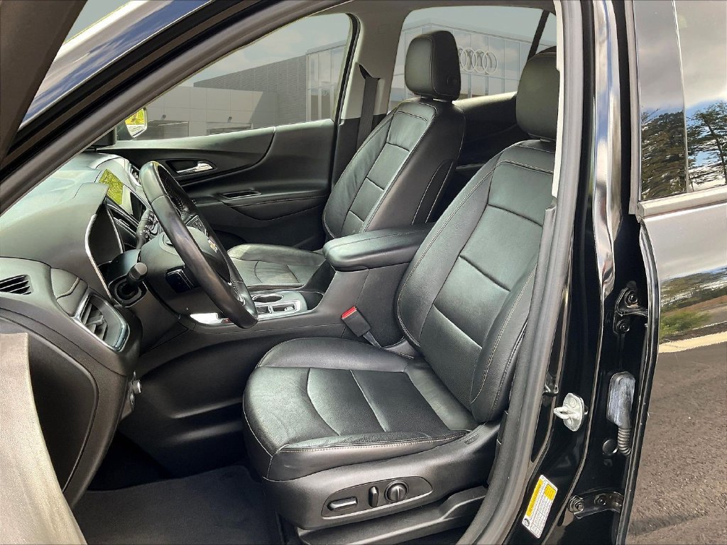 Used 2020 Chevrolet Equinox Premier w/ Premier Redline Edition FWD image 23