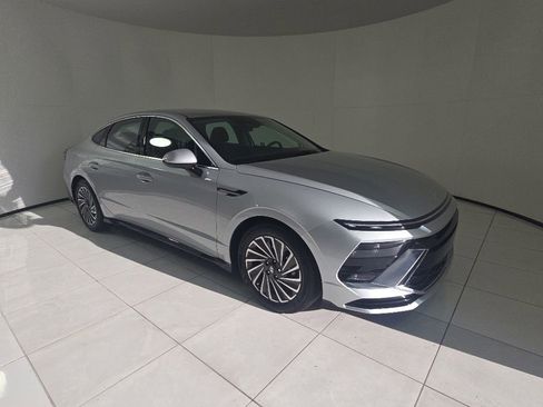 Used 2025 Hyundai Sonata SEL FWD image 3