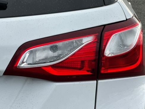 Used 2021 Chevrolet Equinox LS w/ LS Convenience Package image 45