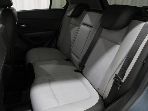 Certified 2022 Chevrolet Trax LT w/ LT Convenience Package image 16