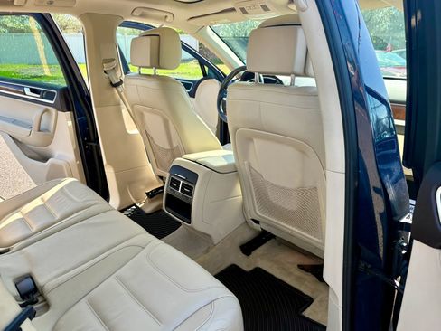 Used 2012 Volkswagen Touareg TDI image 24