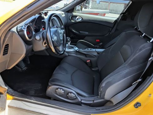 Used 2017 Nissan 370Z Coupe RWD image 18