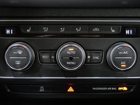 Used 2019 Volkswagen Atlas SE w/ Towing Package image 18