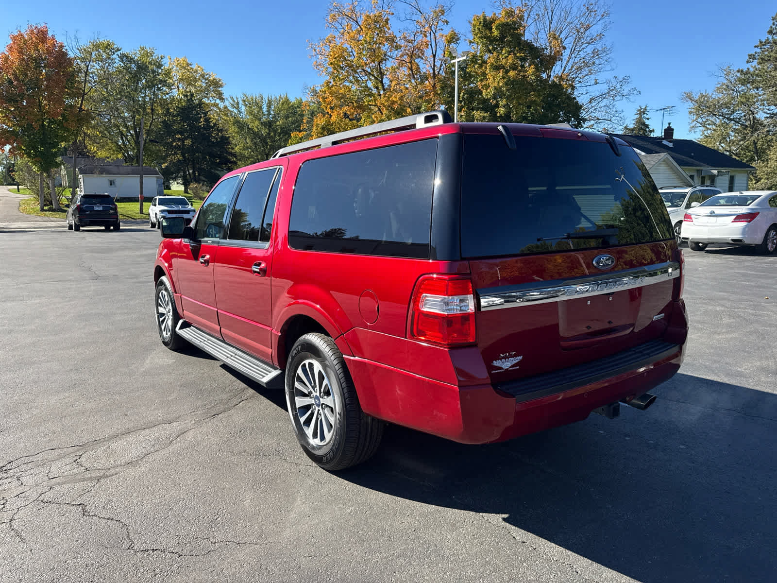 Used 2016 Ford Expedition EL XLT w/ Equipment Group 202A AWD/4WD image 5
