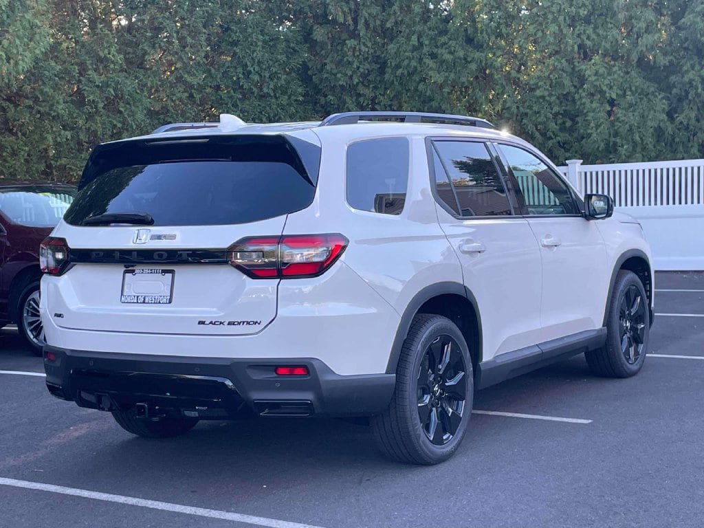 New 2026 Honda Pilot Black Edition image 5