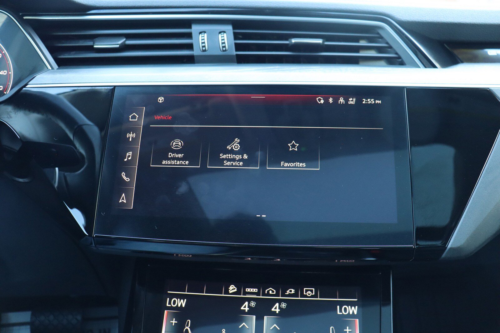 Used 2024 Audi Q8 e-tron Premium Plus AWD/4WD image 35