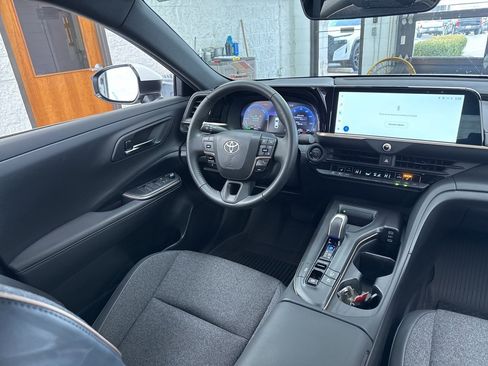 Used 2023 Toyota Crown XLE image 45