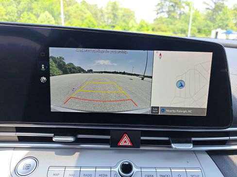 Used 2025 Hyundai Elantra Limited FWD image 23