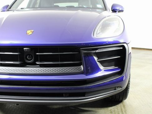Certified 2025 Porsche Macan image 11