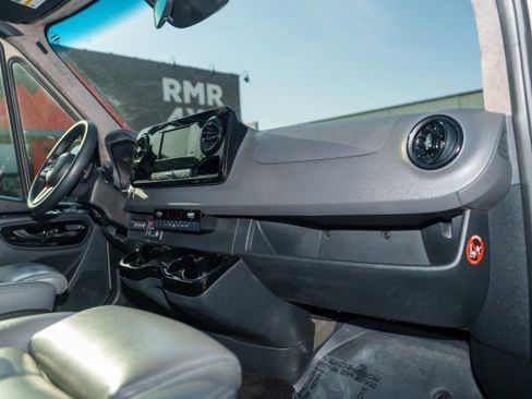 Used 2020 Mercedes-Benz Sprinter 2500 w/ Driver Convenience Package image 21